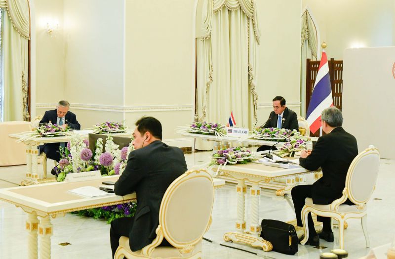พล.อ.ประยุทธ์ จันทร์โอชา นายกรัฐมนตรี เข้าร่วมการประชุมผู้นำกรอบความร่วมมือแม่โขง - ล้านช้าง ครั้งที่ 3 ในลักษณะการประชุมทางไกล ณ ตึกภักดีบดินทร์ ทำเนียบรัฐบาล (24 ส.ค.63)
