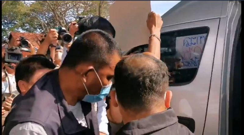 ตร.งัดหมายจับรวบ "ไมค์ระยอง" หลังป่วนขบวนนายกฯลงพื้นที่ตลาด 100 เสา