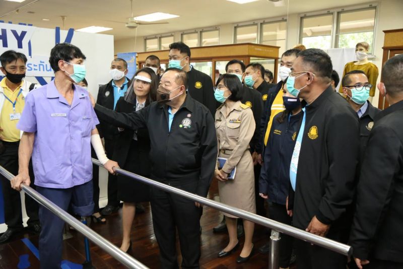  "บิ๊กป้อม"กำชับ5เสือแรงงานตะวันออกดูแลทุกมิติ