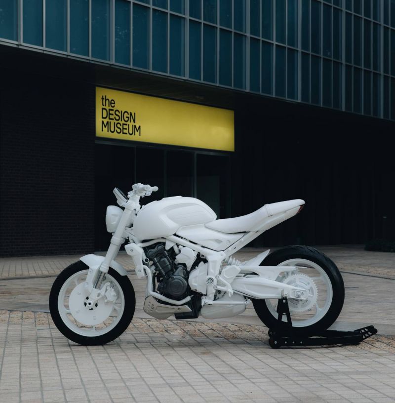 Triumph Trident เนกเกดไบค์ ชนแบรนด์ญี่ปุ่น
