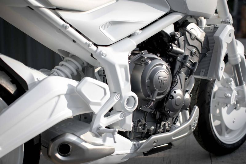Triumph Trident เนกเกดไบค์ ชนแบรนด์ญี่ปุ่น