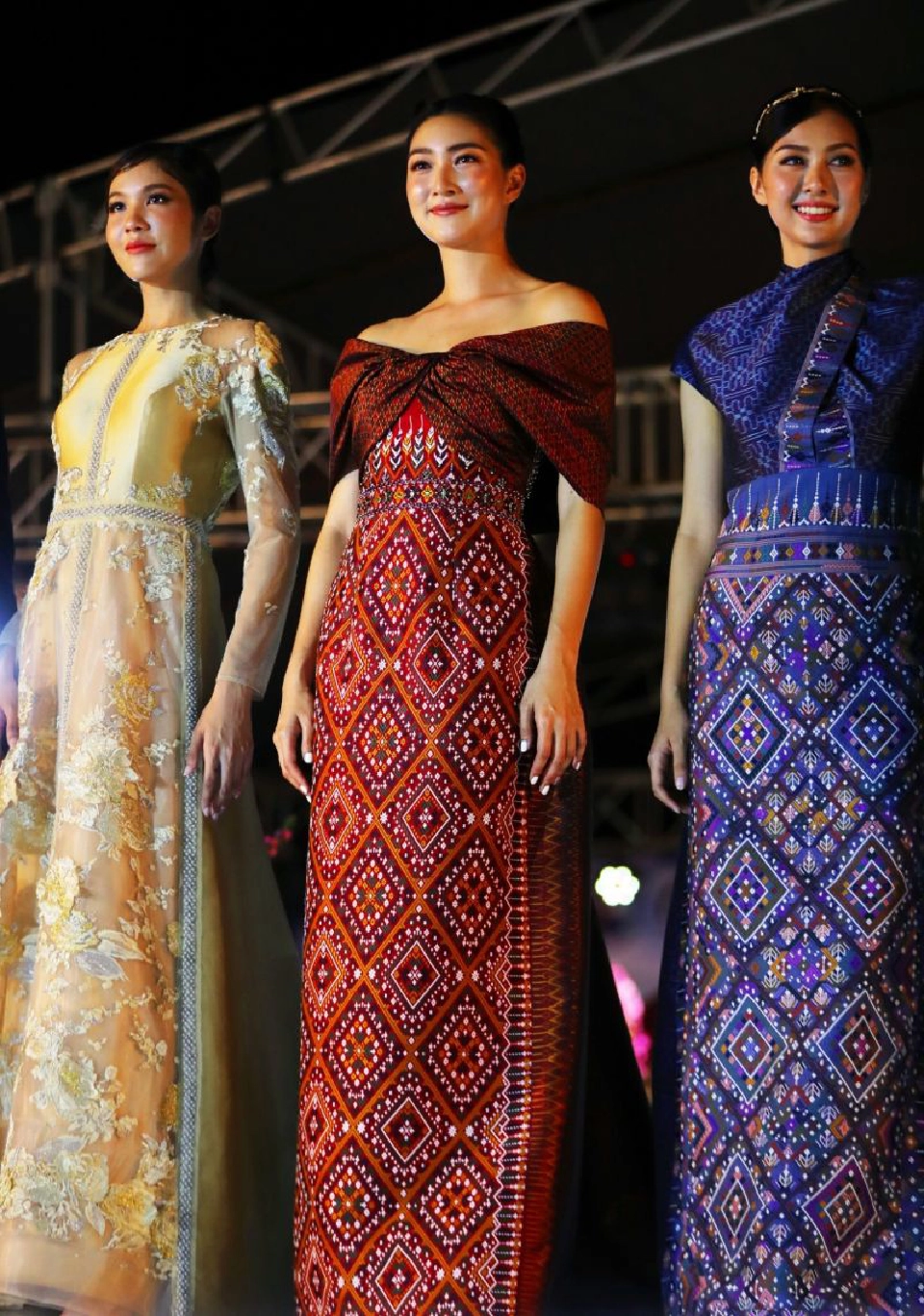 “สุวัจน์-แพนเค้ก”เดินแบบโชว์มรดกผ้าไหมย้อนยุค กระตุ้นศก.หัวหิน 