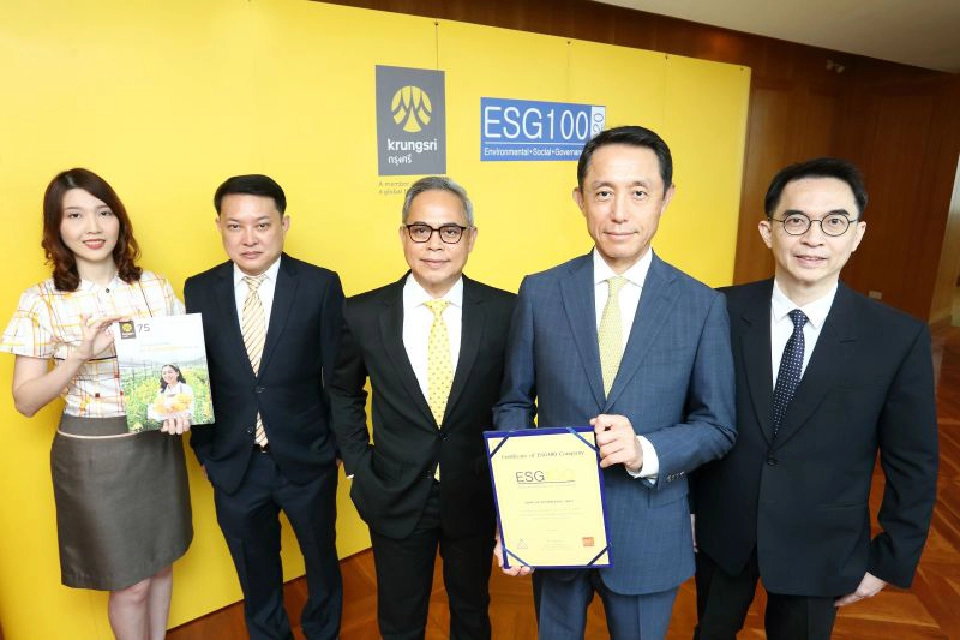 เซอิจิโระ อาคิตะ กรรมการผู้จัดการใหญ่และประธานเจ้าหน้าที่บริหาร ธนาคารกรุงศรีอยุธยา พร้อมทีมผู้บริหาร