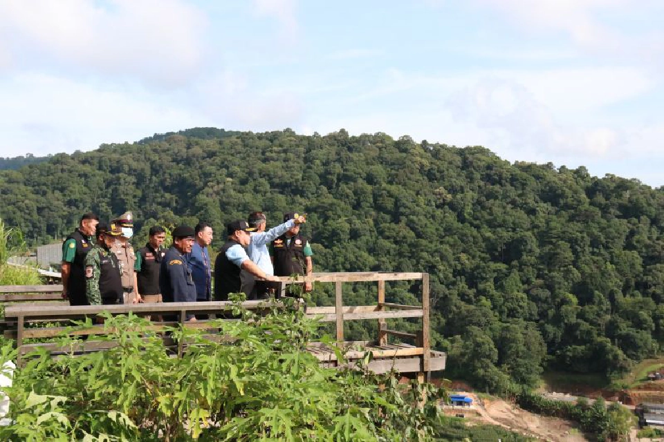 ลุยรื้อรีสอร์ทผิดกฎหมาย"ดอยม่อนแจ่ม"