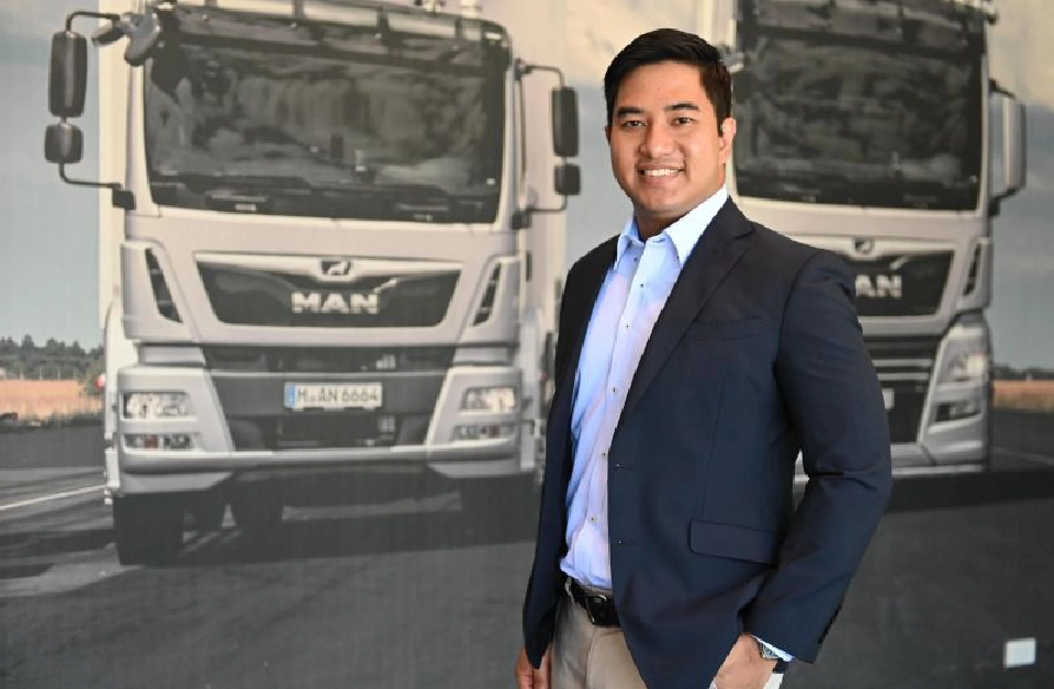 นายจักรพงษ์ ศานติรัตน์ ผู้อำนวยการ เอ็ม เอ เอ็น ทรัค แอนด์ บัส ประเทศไทย 