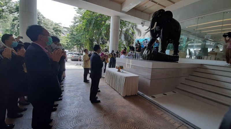 คลัง ทำพิธีบวงสรวงองค์ช้างคู่ประจำกระทรวง