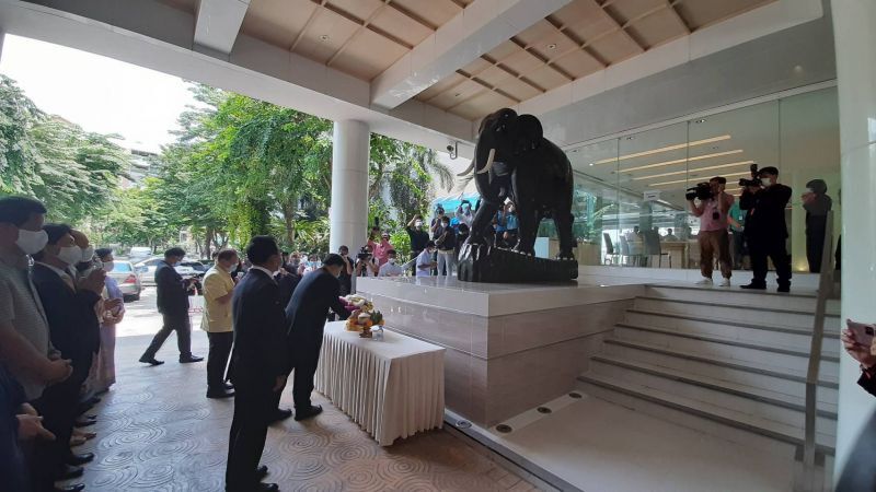 คลัง ทำพิธีบวงสรวงองค์ช้างคู่ประจำกระทรวง