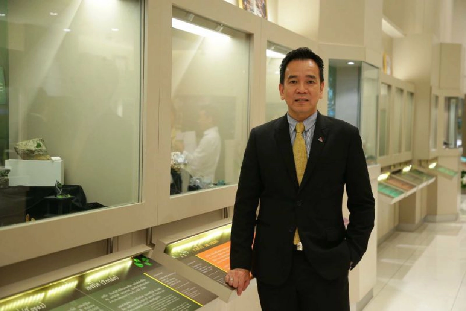 เร่งเยียวยาอุตสาหกรรมอัญมณีฯ