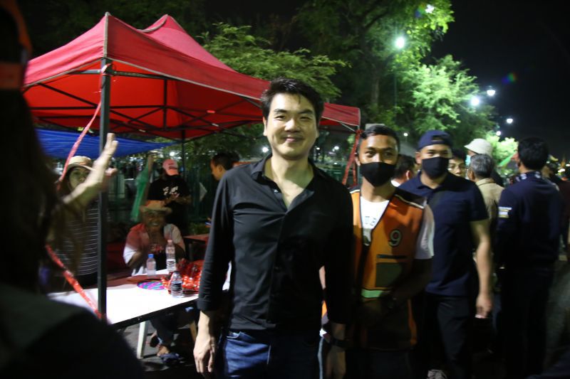 ร่วม “ม็อบธรรมศาสตร์” ปิยบุตร ร่วมลงชื่อจี้แก้รธน. 
