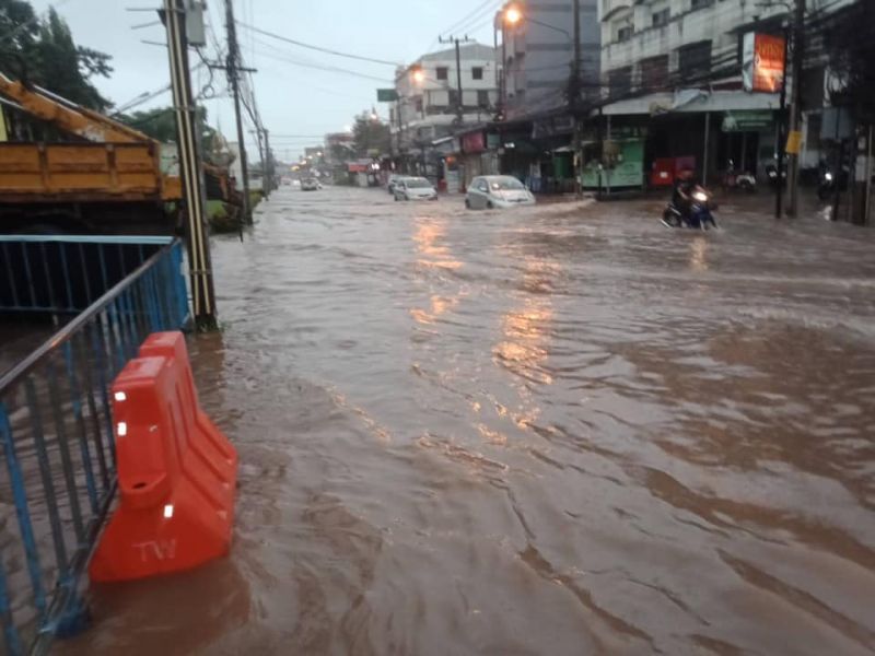 เร่งระบายน้ำเทศบาลขอนแก่นและบ้านเป็ด