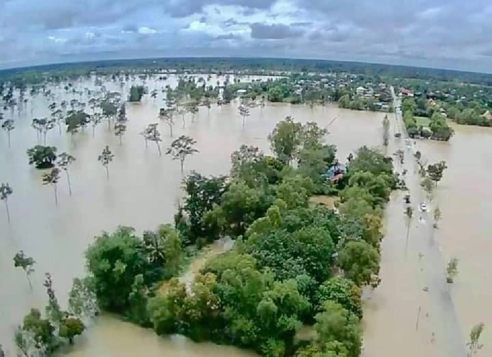 สภาพน้ำท่วม ตำบลตานี อ.ปราสาท จ.สุรินทร์. 