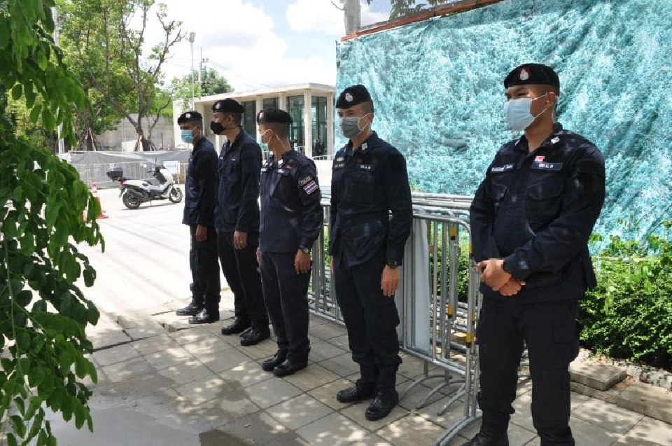 คุมเข้ม "ม็อบ" ชุมนุมหน้ารัฐสภา (ภาพชุด) 