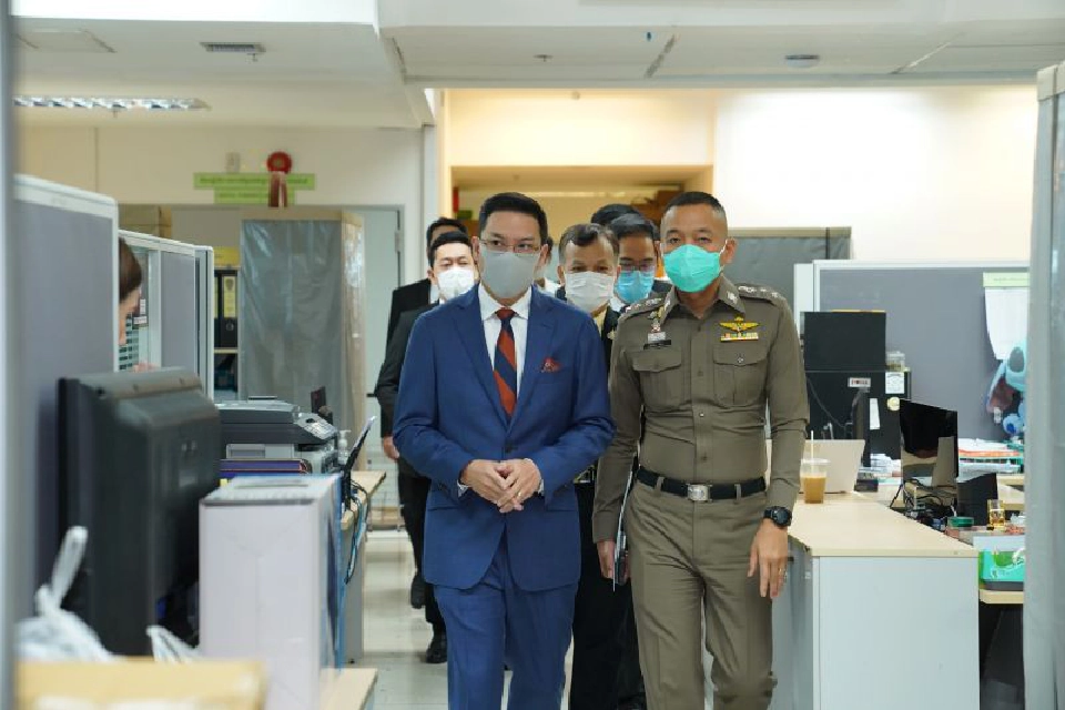 “พุทธิพงษ์” เอาจริง!! แจ้งความ ปอท. เอาผิด 5 มือโพสต์หมิ่น