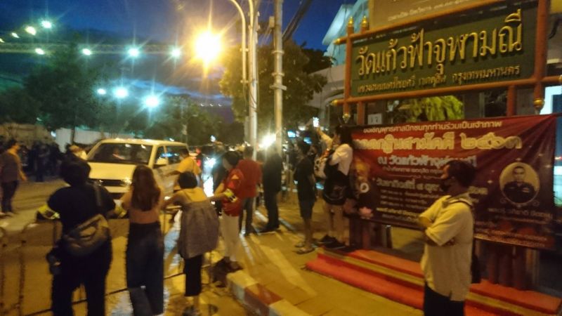 ภาพชุด "ม็อบประชาชนปลดแอก" ตรวจรถทุกคัน ไม่ให้ส.ว.ออกจากรัฐสภา