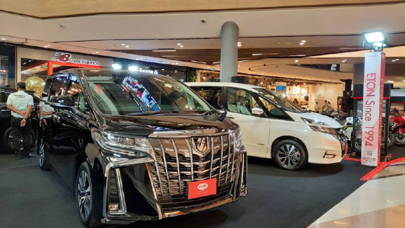 อีตั้น ยกขบวนขึ้นห้าง ร่วมงานโรดโชว์ 