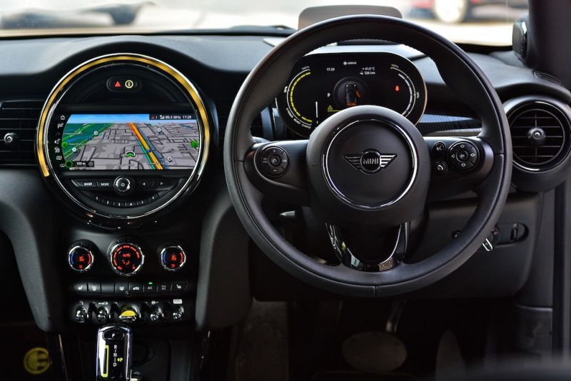 MINI Cooper SE ลองขับ EV พิสัยใกล้ แต่แรงดั่งใจ