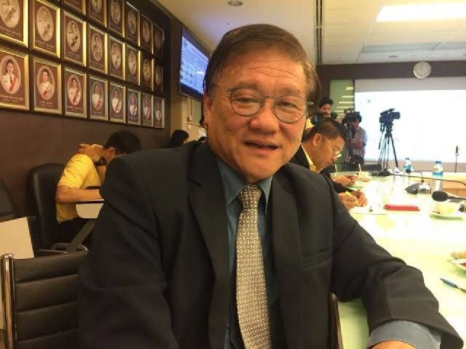 อำนวย  เอื้ออารีมิตร