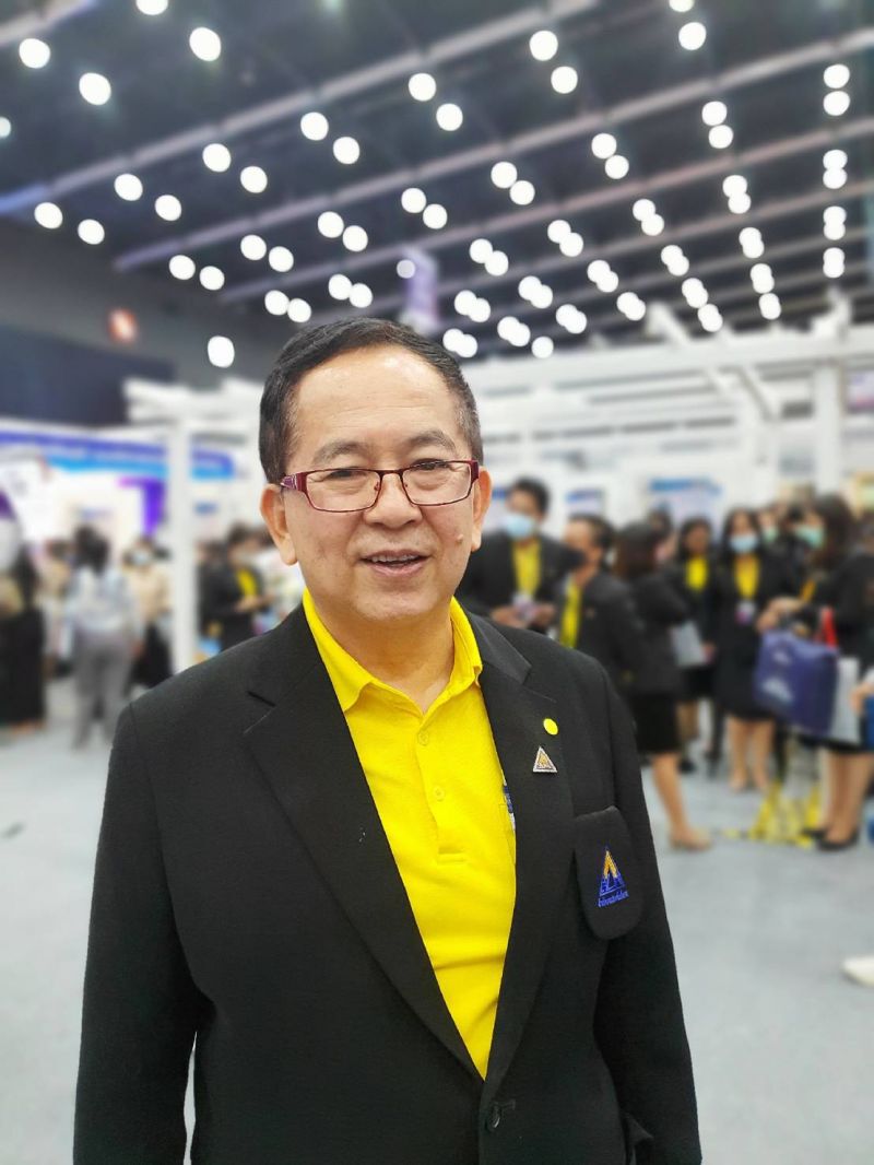 นพ.พรเทพ  ศิริวนารังสรรค์  