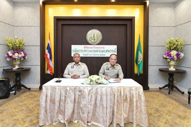 ดร.ทองเปลว กองจันทร์ อธิบดีกรมชลประทาน เข้าร่วมพิธีส่งและรับมอบงานจาก นายอนันต์ สุวรรณรัตน์ ปลัดกระทรวงเกษตรและสหกรณ์