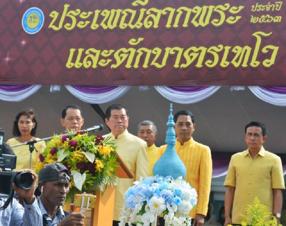  “นิพนธ์”นำชาวสงขลาสืบสานประเพณีลากพระตักบาตรเทโว