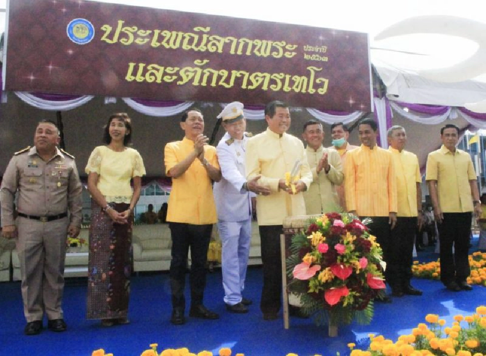  “นิพนธ์”นำชาวสงขลาสืบสานประเพณีลากพระตักบาตรเทโว