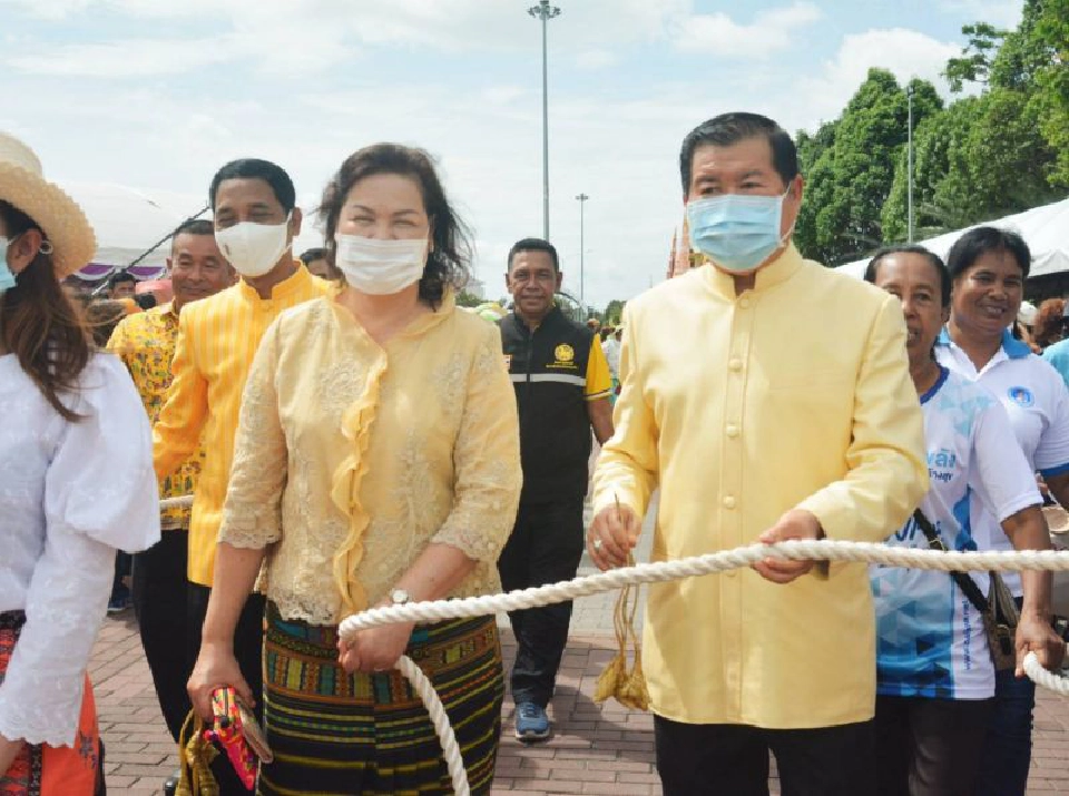  “นิพนธ์”นำชาวสงขลาสืบสานประเพณีลากพระตักบาตรเทโว