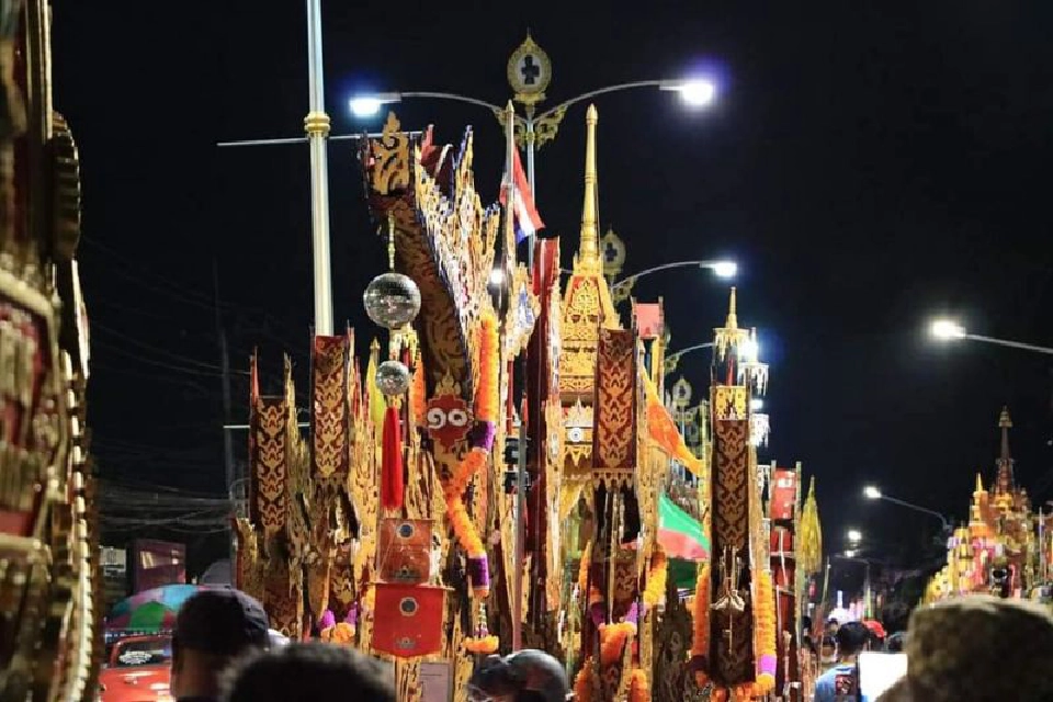 "พุ่มเมือง"มลังเมลืองออกพรรษางาน"ชักพระบ้านดอน"