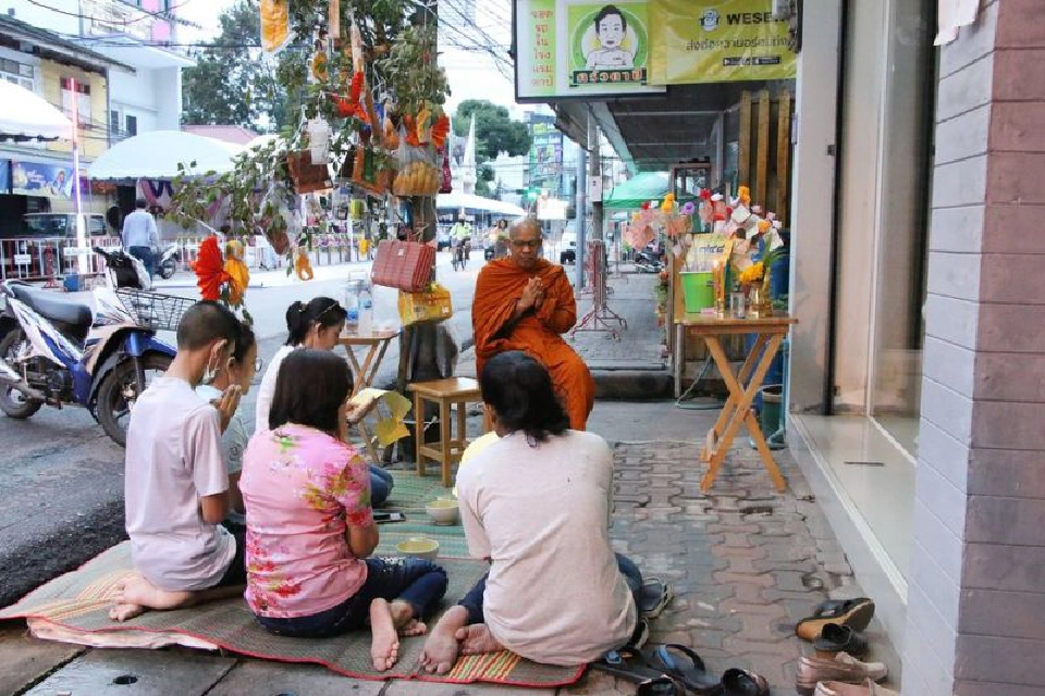 "พุ่มเมือง"มลังเมลืองออกพรรษางาน"ชักพระบ้านดอน"