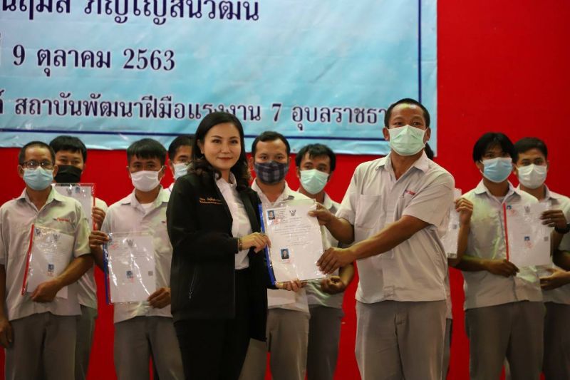 "นฤมล" ควง "ธรรมนัส" เดินสายทัวร์อีสาน เร่งขับเคลื่อนไทยมีงานทำ