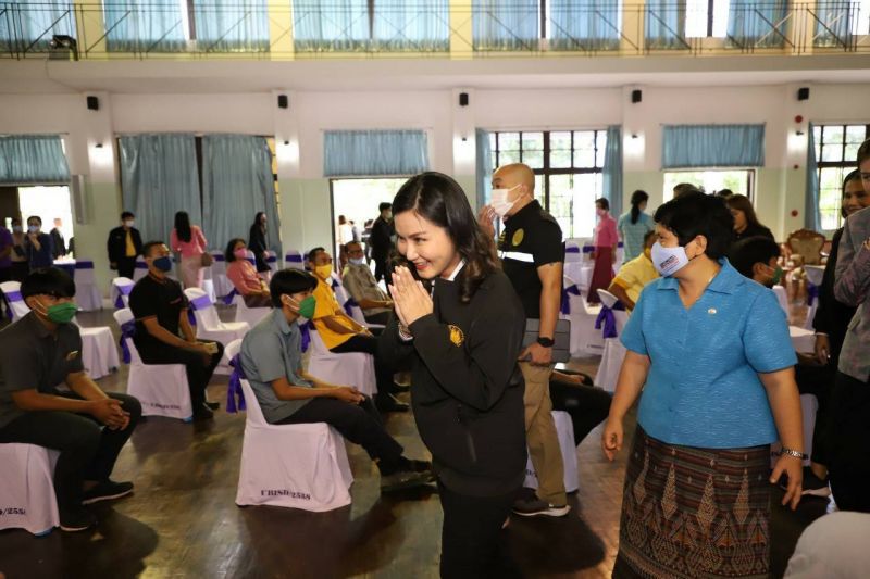 "นฤมล" ควง "ธรรมนัส" เดินสายทัวร์อีสาน เร่งขับเคลื่อนไทยมีงานทำ
