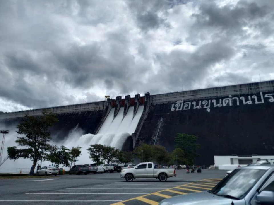 กรมชลฯย้ำ"เขื่อนขุนด่านฯ"แข็งแรงดี รับน้ำได้เต็มศักยภาพ ไม่กระทบพื้นที่ด้านท้าย
