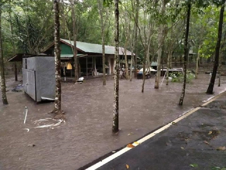  ฝนถล่ม อำเภอสวนผึ้ง สำนักสงฆ์บ่อเก่าบน เลื่อนงานกฐินไม่มีกำหนด