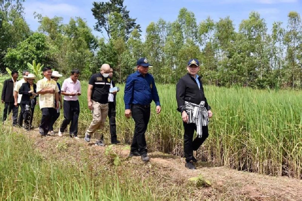 "ธรรมนัส"เดินสายอีสาน ติดตามโครงการโซนนิ่งนครพนม