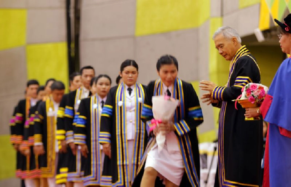 “สุวัจน์”ขอให้บัณฑิตเสียสละร่วมสร้างสำนึกรักชาติ  