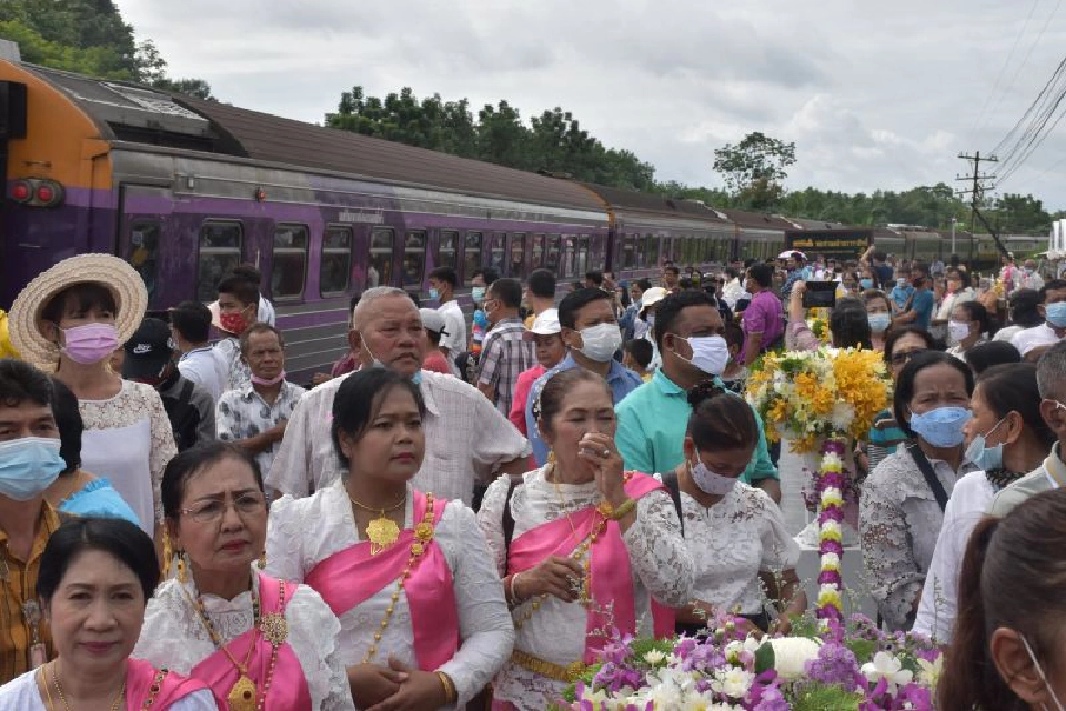 ป่าไม้ไฟเขียวสร้างองค์"พ่อท่านคล้าย วาจาสิทธิ์"ใหญ่สุดบนเขาศูนย์