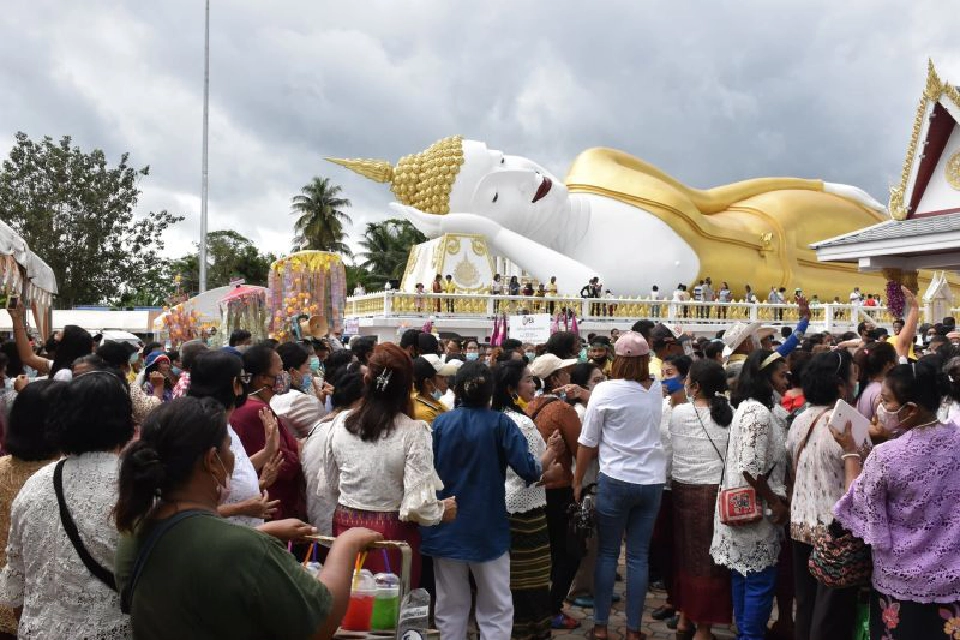 ป่าไม้ไฟเขียวสร้างองค์"พ่อท่านคล้าย วาจาสิทธิ์"ใหญ่สุดบนเขาศูนย์