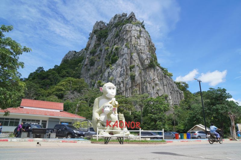 ขึ้นยอด"เขาหน่อ" ไม่เจอพญาวานรยังมี"วิว"สุดว๊าว