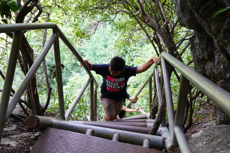 ขึ้นยอด"เขาหน่อ" ไม่เจอพญาวานรยังมี"วิว"สุดว๊าว