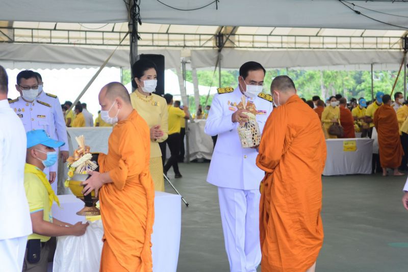 นายกฯ นำครม.ทำบุญ วันคล้ายวันสวรรคต รัชกาลที่ 9