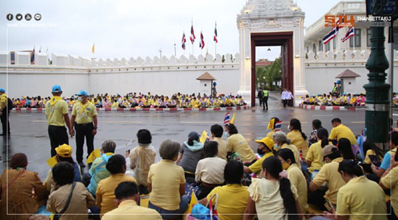ภาพชุด ประชาชนเฝ้ารับเสด็จพระบาทสมเด็จพระเจ้าอยู่หัวฯ ภาพชุด ประชาชนเฝ้ารับเสด็จพระบาทสมเด็จพระเจ้าอยู่หัวฯ