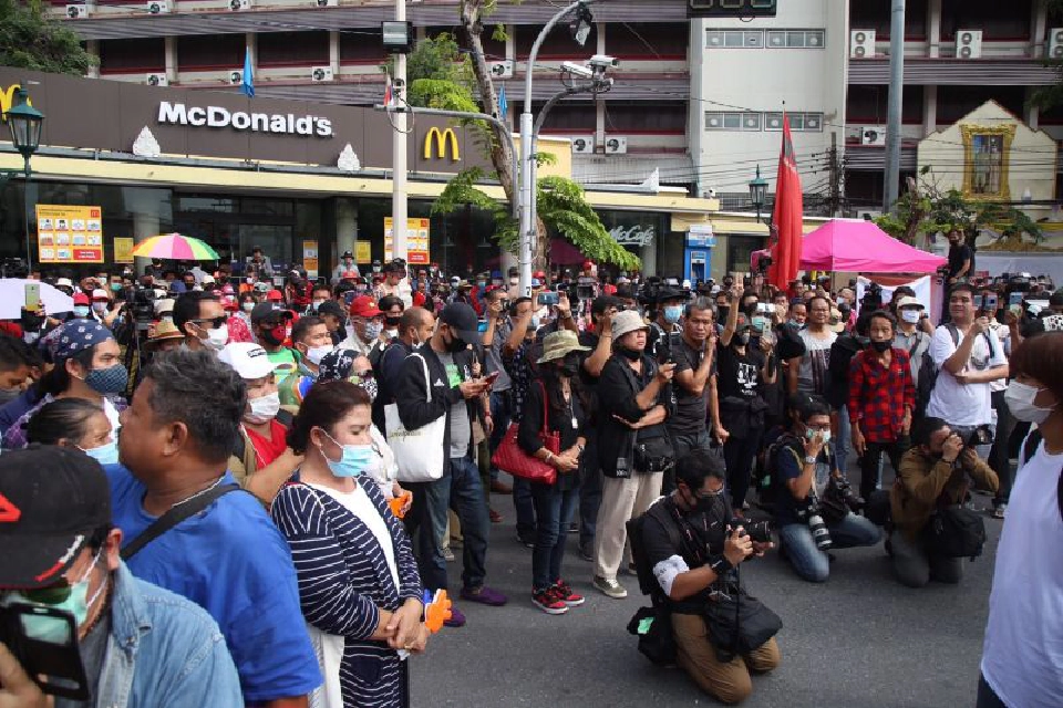 ประมวลภาพ 14 ตุลาคม 2563 หลายกลุ่มทยอยยึดพื้นที่ราชดำเนิน