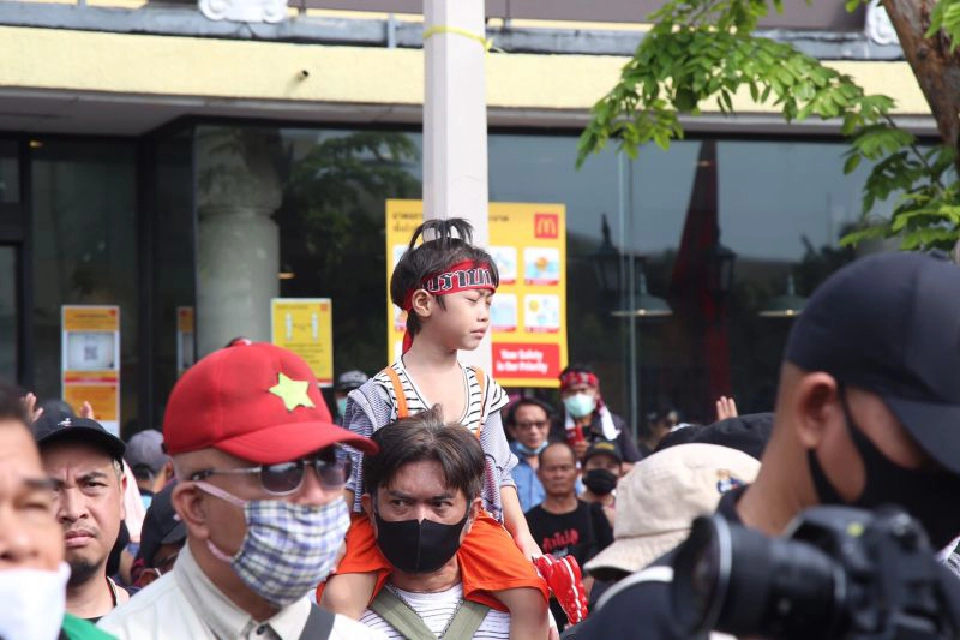 ประมวลภาพ 14 ตุลาคม 2563 หลายกลุ่มทยอยยึดพื้นที่ราชดำเนิน