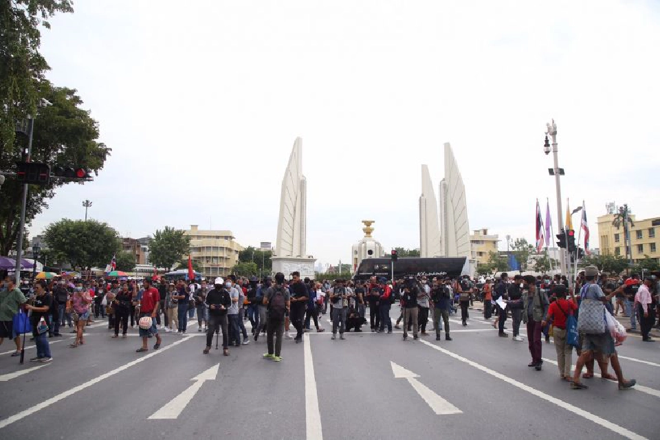 ประมวลภาพ 14 ตุลาคม 2563 หลายกลุ่มทยอยยึดพื้นที่ราชดำเนิน