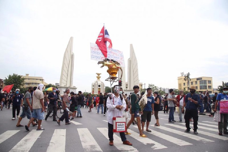 ประมวลภาพ 14 ตุลาคม 2563 หลายกลุ่มทยอยยึดพื้นที่ราชดำเนิน