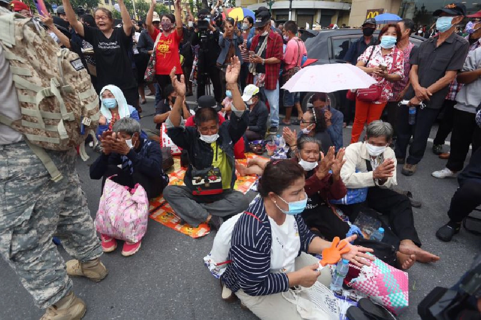 ประมวลภาพ 14 ตุลาคม 2563 หลายกลุ่มทยอยยึดพื้นที่ราชดำเนิน