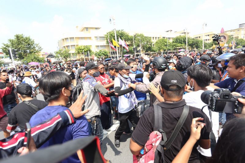 ประมวลภาพ "ม็อบ 14 ตุลา" ถนนราชดำเนิน 