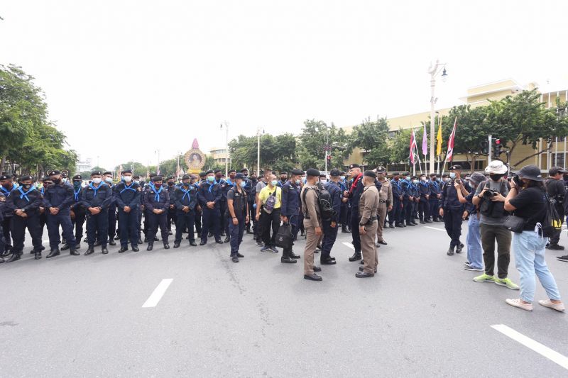 ประมวลภาพ "ม็อบ 14 ตุลา" ถนนราชดำเนิน 