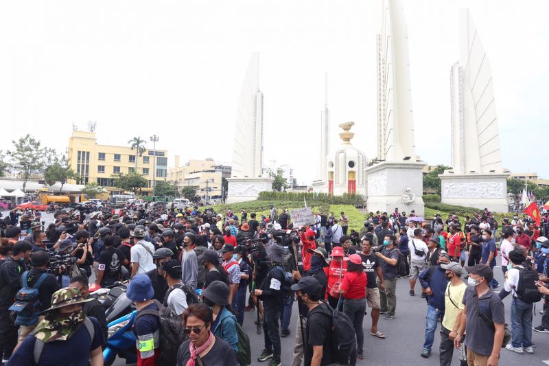 ประมวลภาพ "ม็อบ 14 ตุลา" ถนนราชดำเนิน 