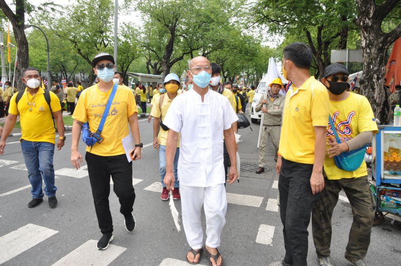 ประมวลภาพ ประชาชน รอเฝ้ารับเสด็จฯ
