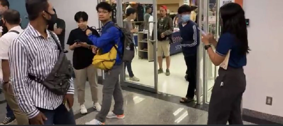 ตร.บุกอาคารไทยซัมมิทค้น“คณะก้าวหน้า”